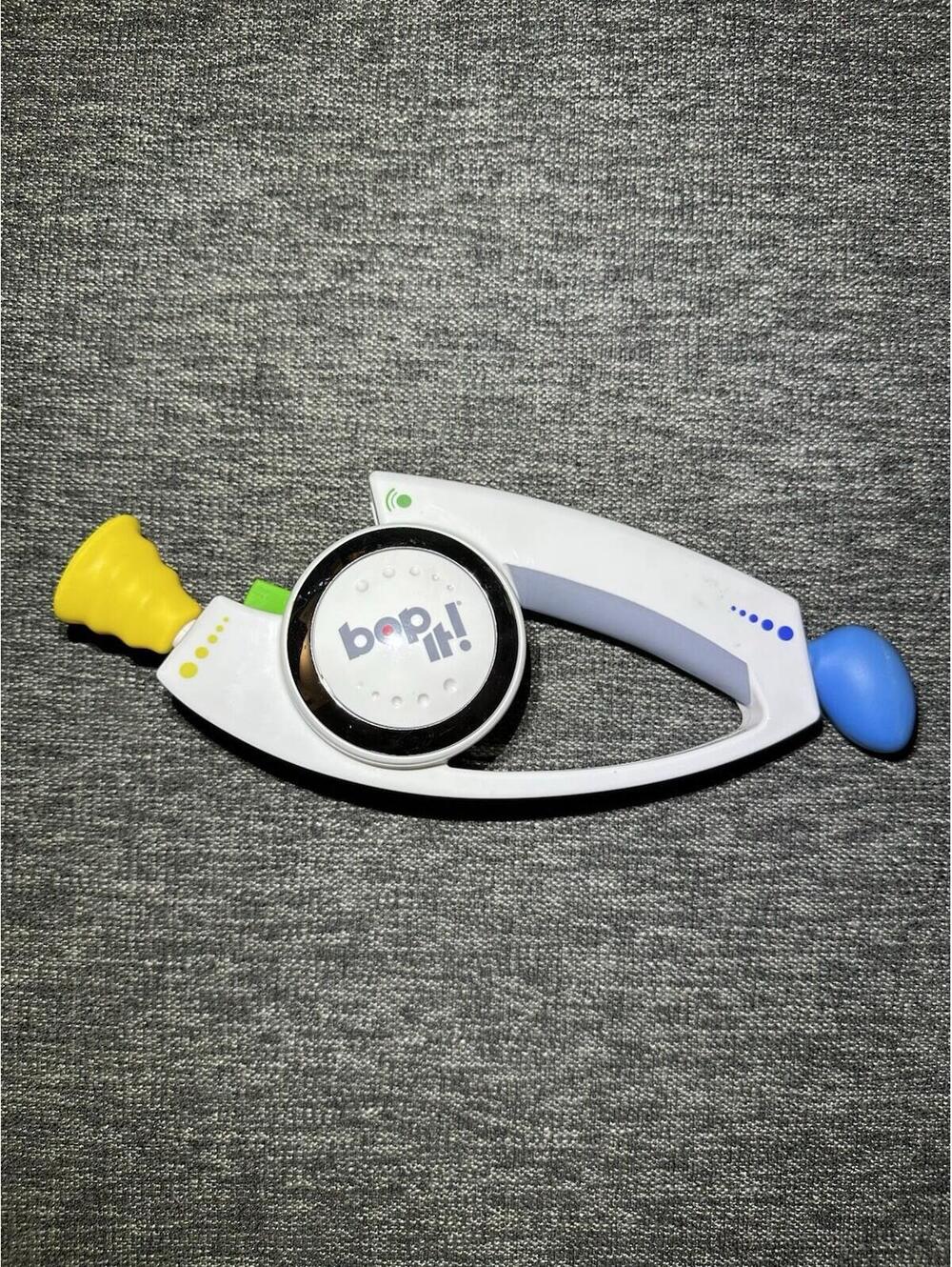 Hasbro Bop It! Handheld Electronic Talking Reflex Game White 2008 - Tested